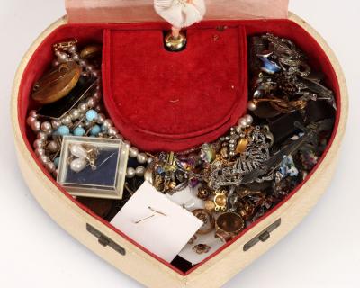 Appraisal: Sundry costume jewellery and coins in a musical jewel case