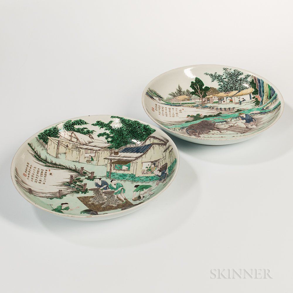 Appraisal: Pair of Famille Verte Chargers Pair of Famille Verte Chargers