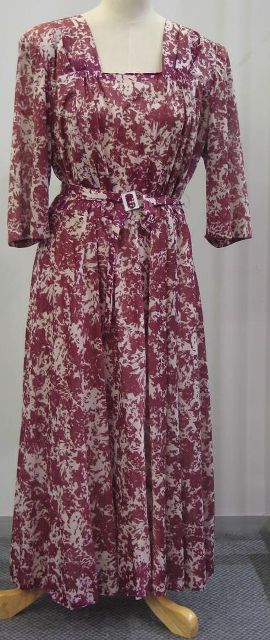 Appraisal: Daydress in floral printed polyester with matching belt circa some