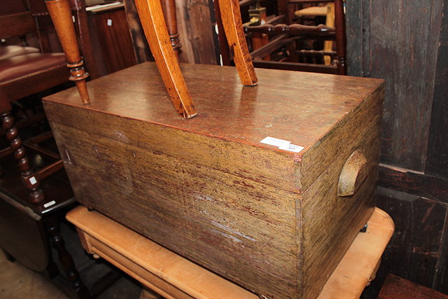 Appraisal: A TH CENTURY CAMPHORWOOD LINED BOX with wooden carrying handles