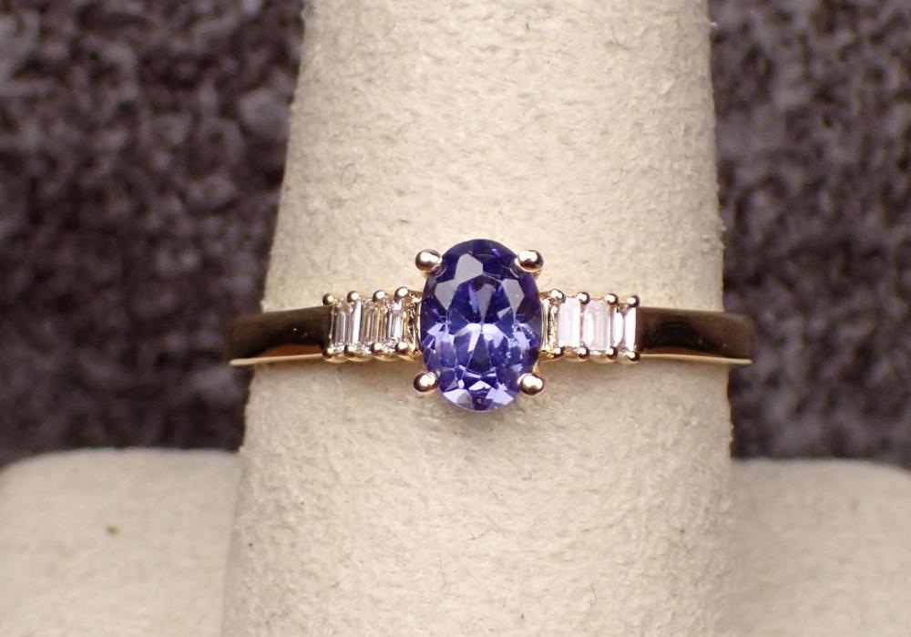 Appraisal: TANZANITE DIAMOND AND EIGHTEEN KARAT GOLD RING The yellow gold