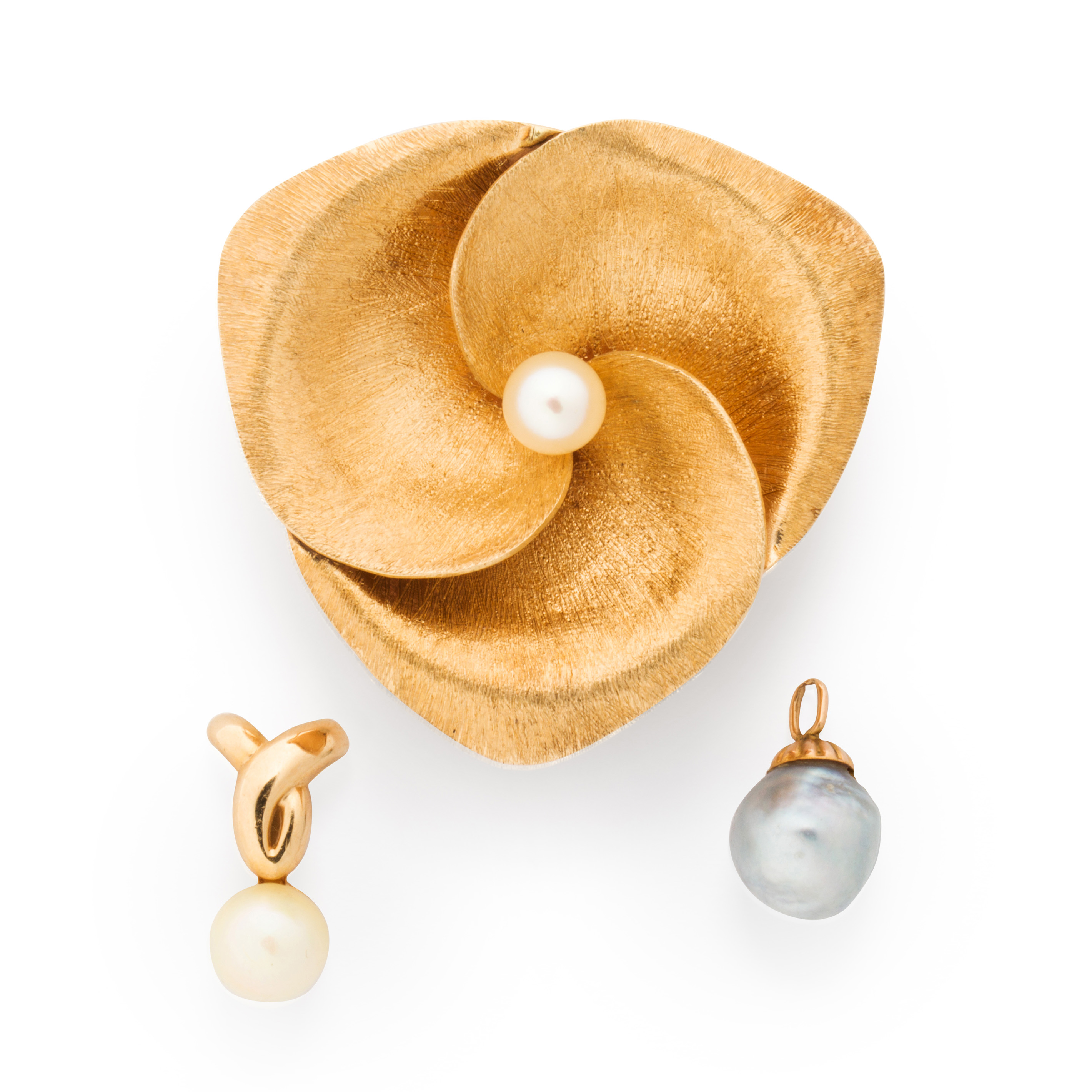 Appraisal: A GROUP OF PEARL AND FOURTEEN KARAT GOLD JEWELRY A