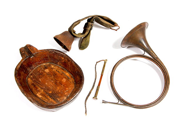 Appraisal: A LATE TH CENTURY COPPER HORN a wooden dairy bowl