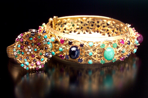 Appraisal: GOLD AND GEMSTONE Cuff in k yellow gold with a