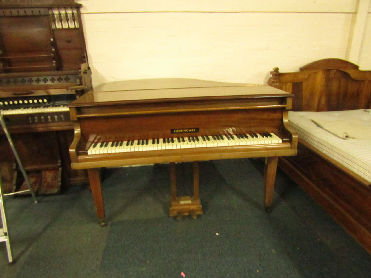 Appraisal: A Hemingway early thC mahogany cased baby grand piano overstrung