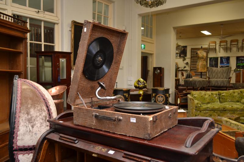 Appraisal: A VINTAGE PORTABLE 'PHONIA' PHONOGRAPH A VINTAGE PORTABLE 'PHONIA' PHONOGRAPH