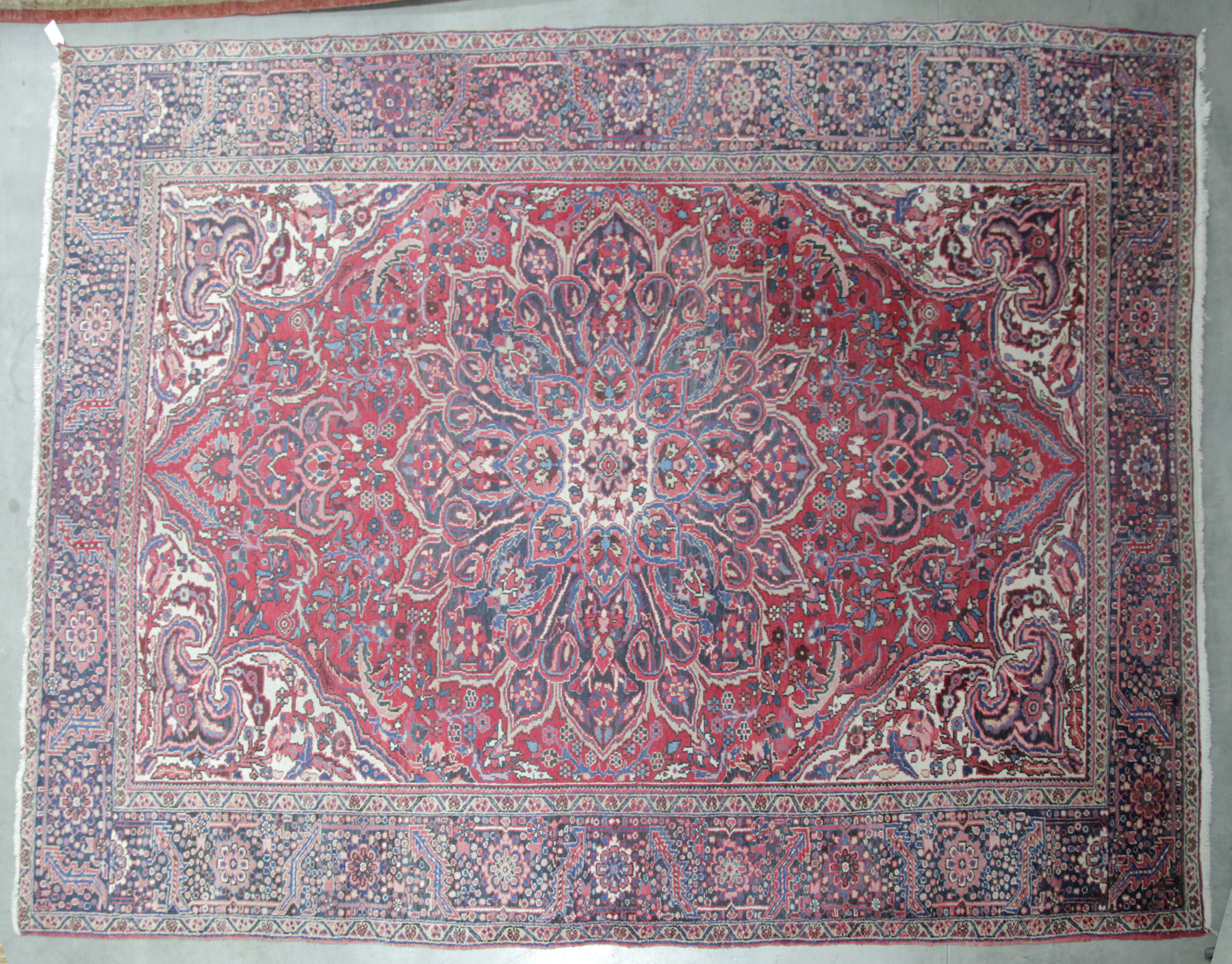 Appraisal: ORIENTAL RUG Ca s Room size Ahar from the Heriz