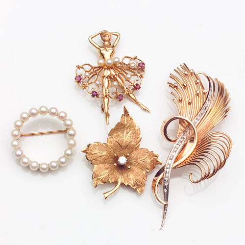 Appraisal: GOLD Four brooches Plume brooch in k rose and white