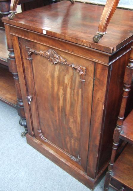 Appraisal: A Victorian mahogany pedestal cupboard the rectangular top above a