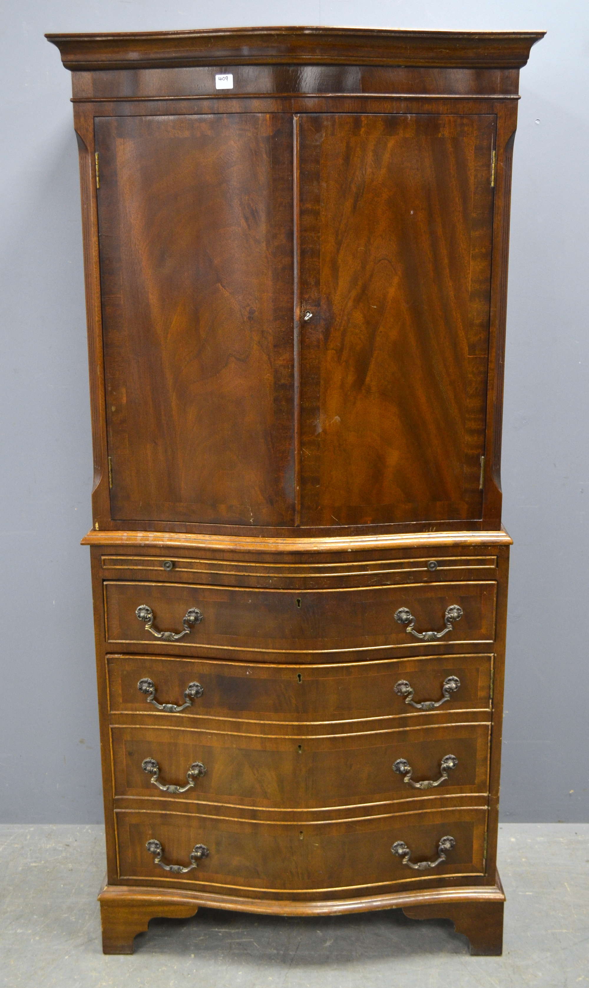 Appraisal: Mahogany drinks cabinet