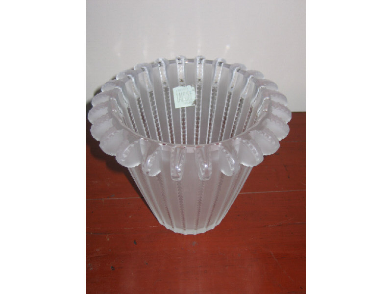 Appraisal: CRISTAL LALIQUE FRANCE Frosted and clear tapering vase with ribbed