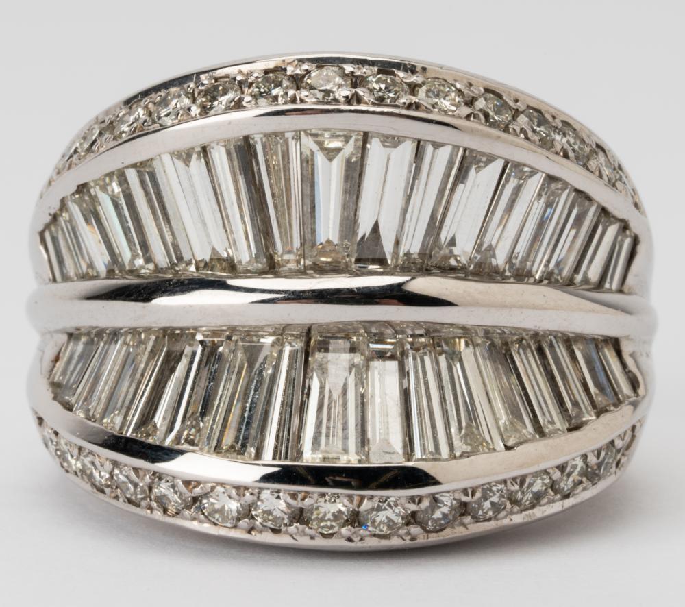 Appraisal: KARAT WHITE GOLD DIAMOND RINGring set with baguette and tapered