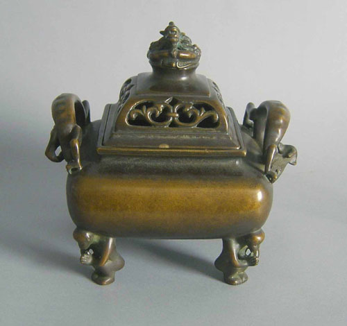 Appraisal: Chinese bronze incense burner th c h