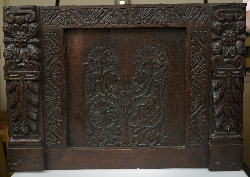 Appraisal: th CENTURY CARVED OAK PANEL possibly from a panelling scheme