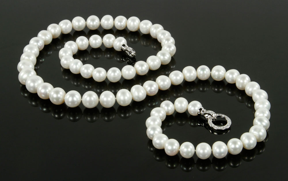 Appraisal: - South Sea Pearl Necklace South Sea pearl necklace -