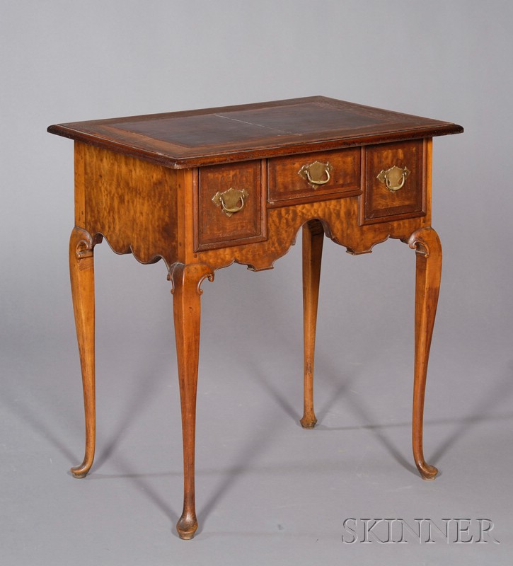 Appraisal: Small Queen Anne Style Walnut and Burl Veneer Dressing Table