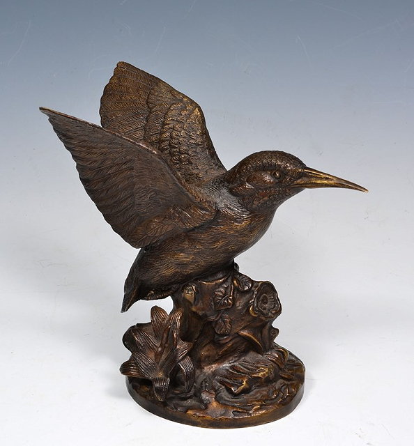 Appraisal: A BRONZE SCULPTURE OF A KINGFISHER cm high