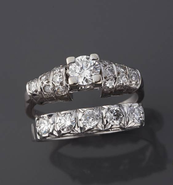 Appraisal: A diamond and white gold ring set estimated total diamond