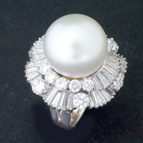 Appraisal: Important white South Sea pearl and diamond coctail ring in