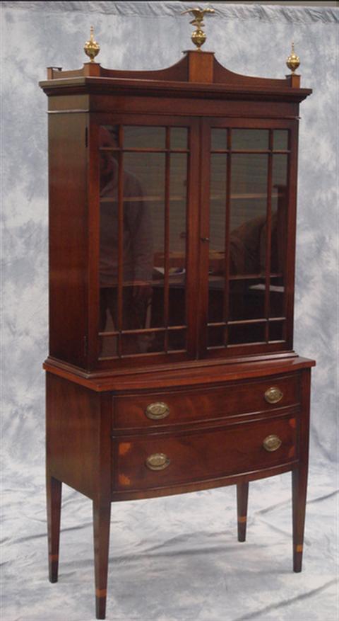 Appraisal: Kittinger inlaid mahogany Hepplewhite style china cabinet fan string inlay