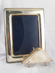 Appraisal: A white metal tests silver photograph frame approx x cm