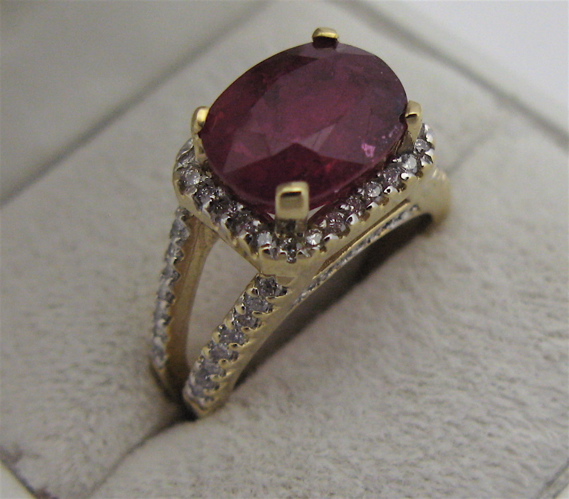 Appraisal: RUBY DIAMOND AND KARAT GOLD RING WITH APPRAISAL centering an