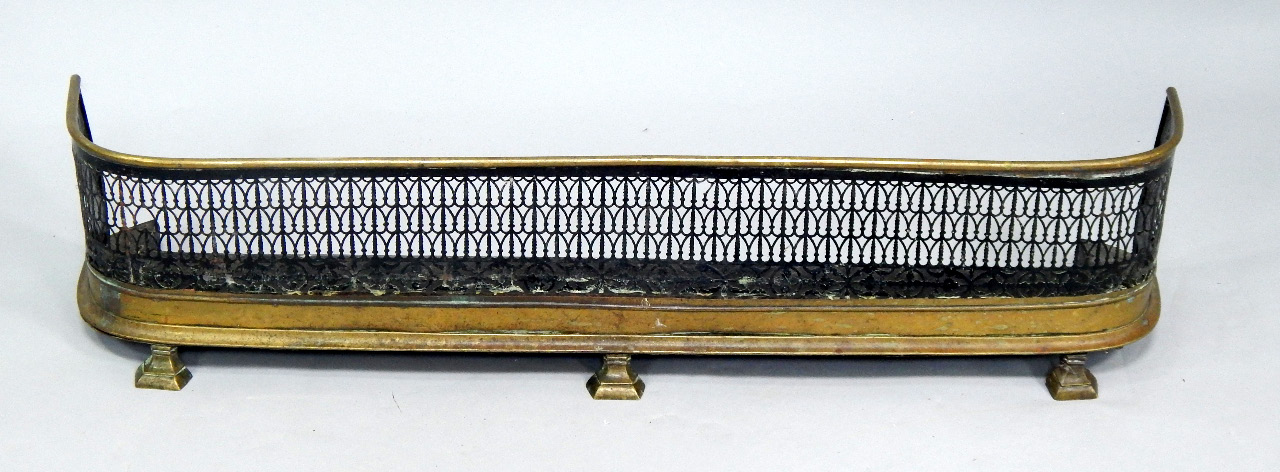 Appraisal: A Regency brass and pierced steel fender cm wide