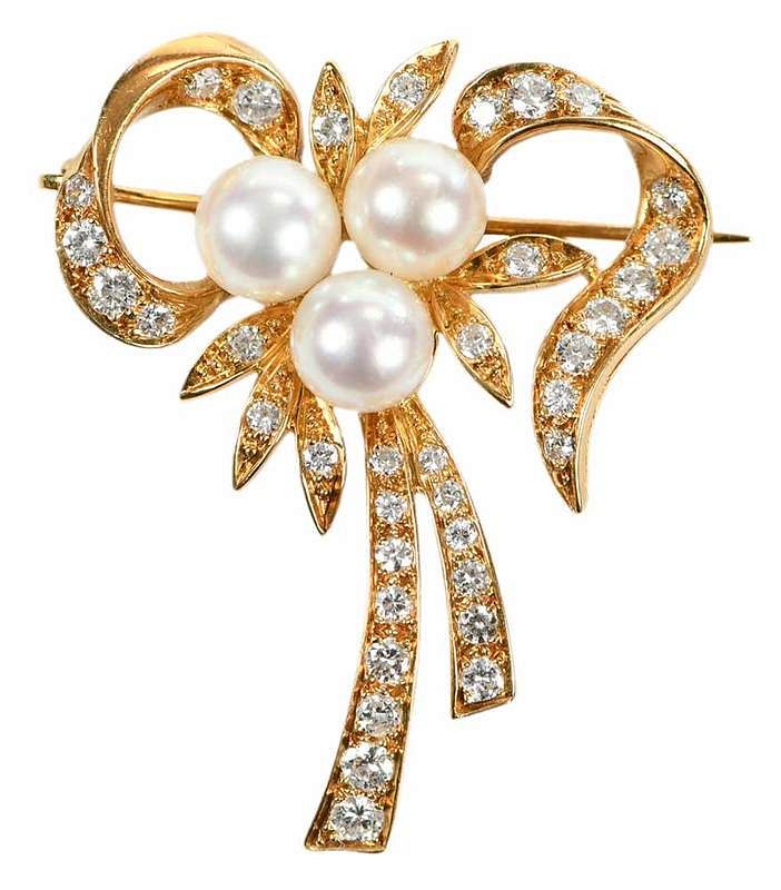 Appraisal: kt Diamond and Pearl Brooch bow design round brilliant diamonds