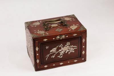 Appraisal: A Chinese mother-of-pearl inlaid cased mahjong set with carry handles