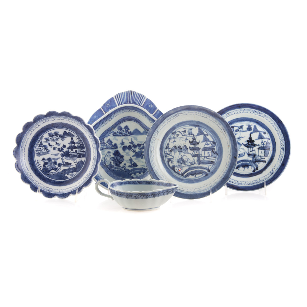 Appraisal: Five pieces Chinese Export Canton porcelain including shrimp dish gravy