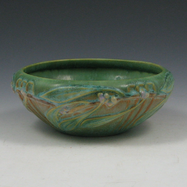 Appraisal: Roseville Laurel - Low Bowl - Mint Roseville Laurel -