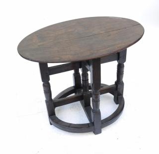 Appraisal: William and Mary Style Oak Side Table William and Mary