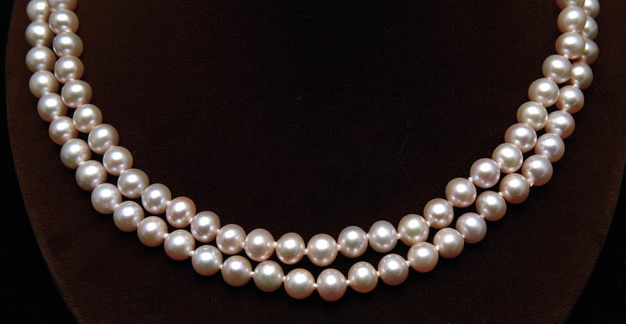 Appraisal: DOUBLE ROW PEARL NECKLACE Beautiful double row pearl necklace is