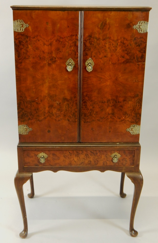 Appraisal: A burr walnut cocktail cabinet with two doors each with