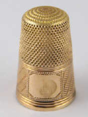 Appraisal: A yellow metal tests ct gold thimble