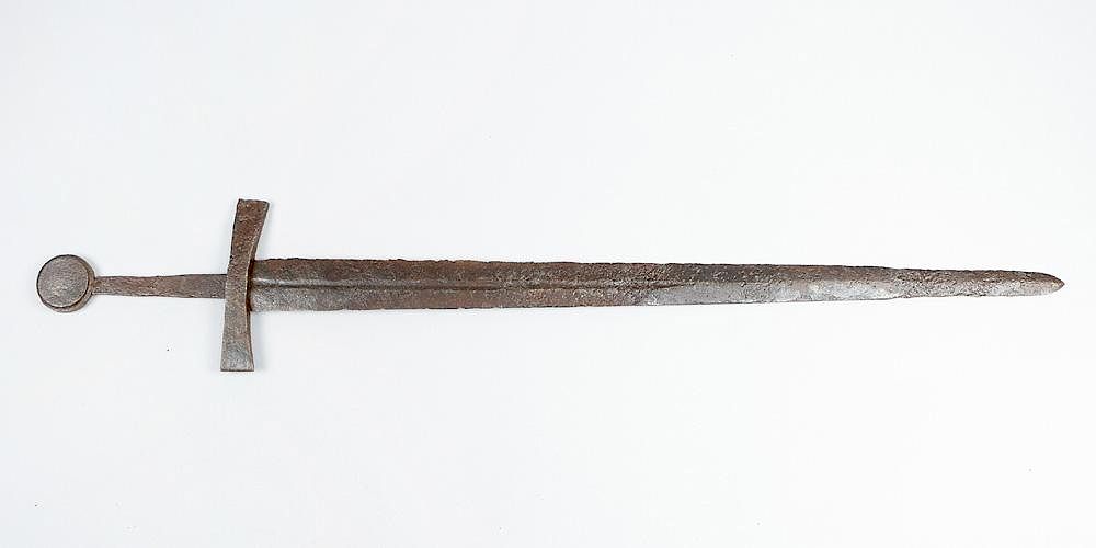 Appraisal: Medieval iron sword Medieval iron sword with long blade hand