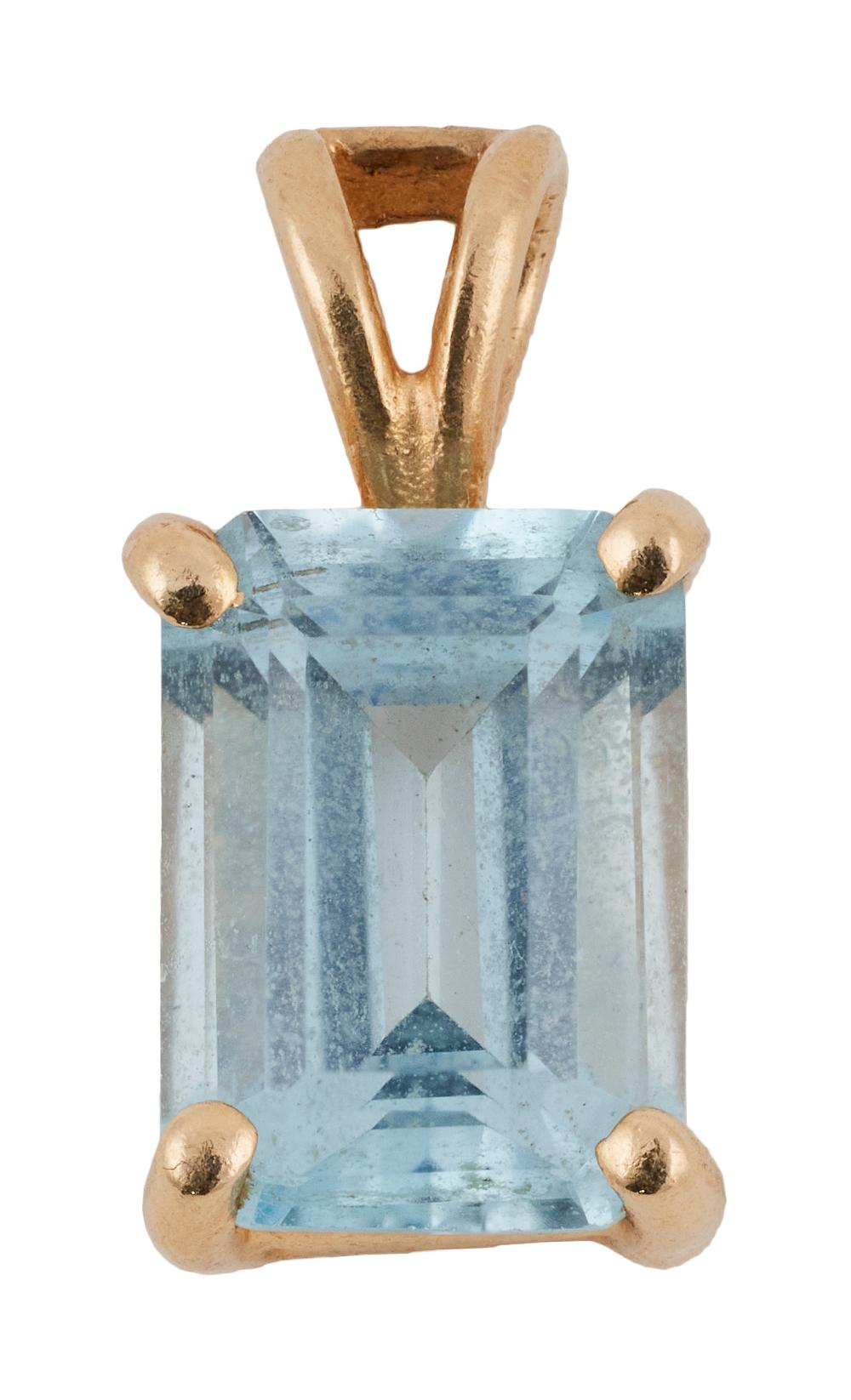 Appraisal: KT YELLOW GOLD AND AQUAMARINE PENDANT APPROX TOTAL DWT KT