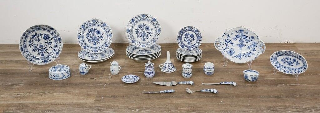 Appraisal: pieces Blue Onion pattern porcelain pieces Meissen Oven Porcelain Company