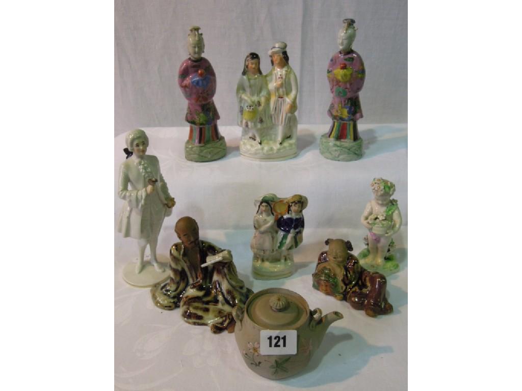 Appraisal: A collection of th century and other ceramics including a