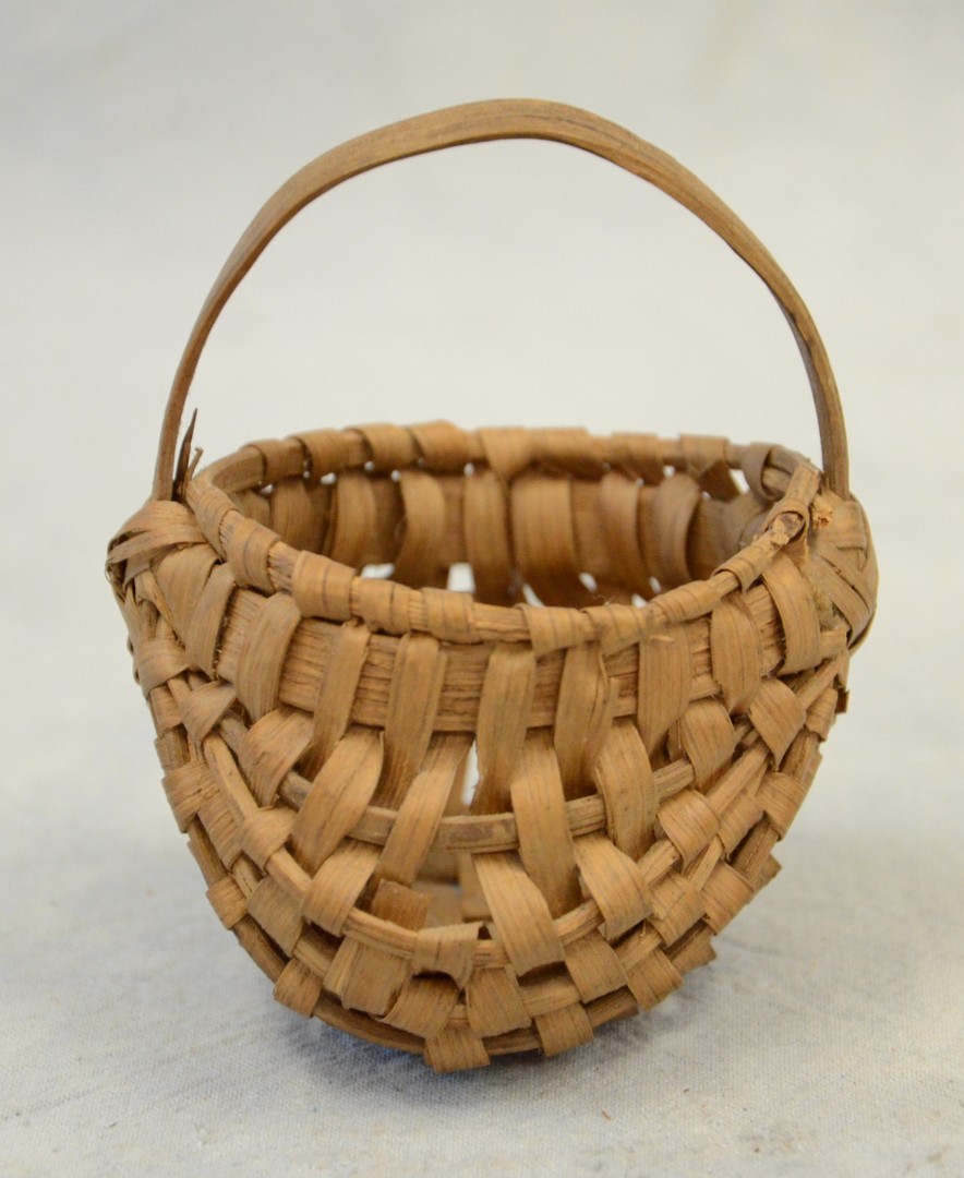 Appraisal: Miniature oak splint basket crude construction c - x -