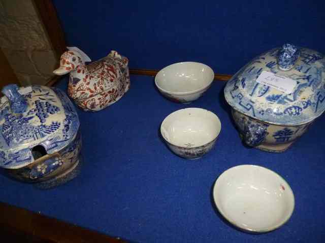 Appraisal: A CHINESE EXPORT WARE TEA BOWL with black and gilt