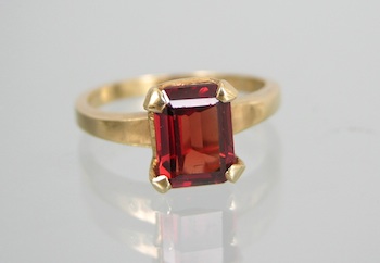 Appraisal: A Ladies' Garnet and Gold Ring k yellow gold ring