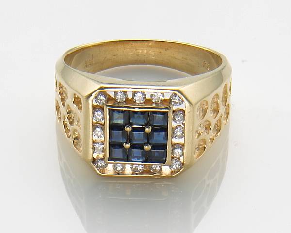 Appraisal: A sapphire diamond and k gold gent's ring