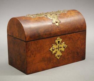 Appraisal: Victorian Walnut box A mid th century Victorian Burl Walnut