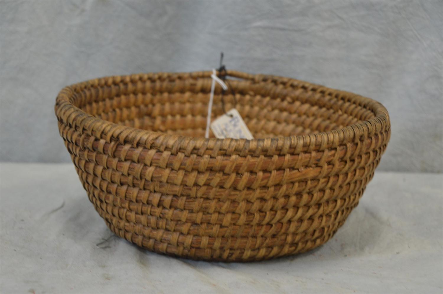 Appraisal: Rye straw basket with single original handle th C Berks