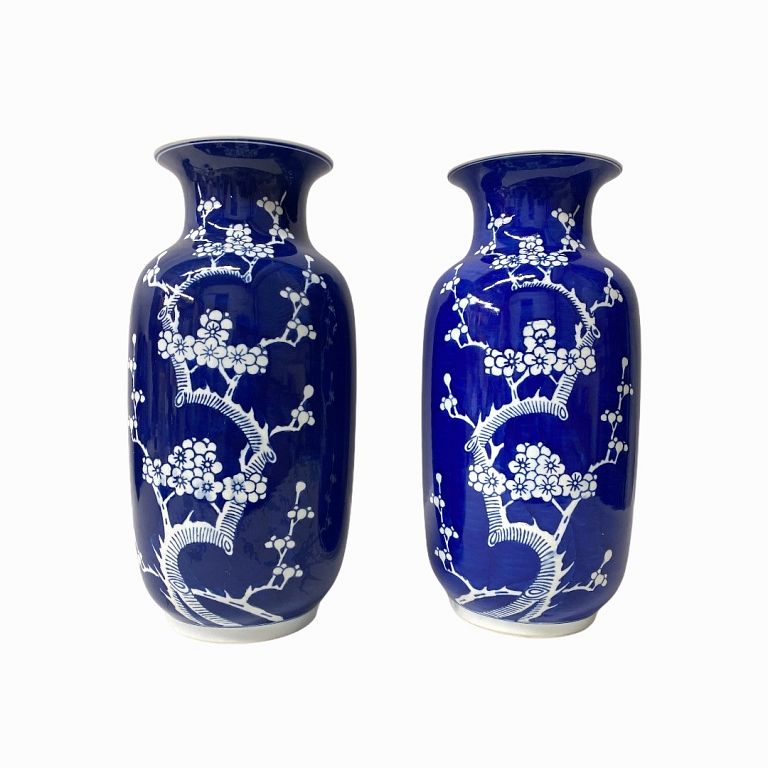 Appraisal: Pair of th Century Chinese Porcelain Vases Pair of th