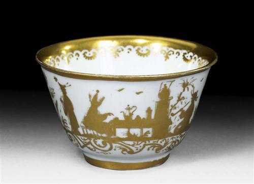 Appraisal: SMALL CUP WITH ENGRAVED CHINESE FIGURES IN GOLD Meissen circa