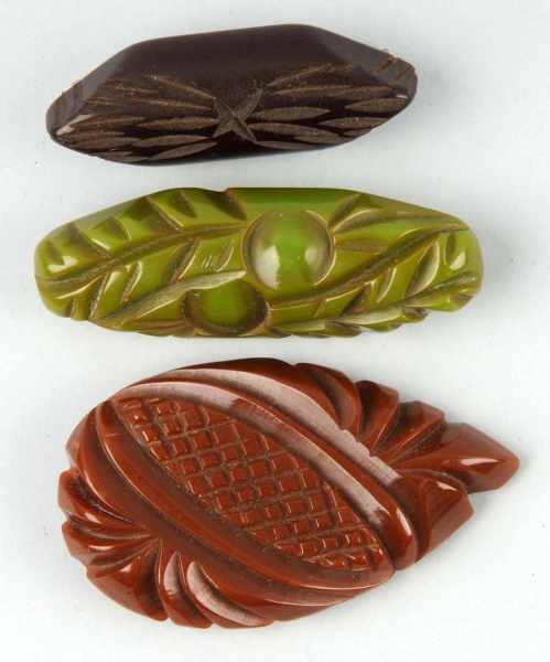 Appraisal: Lot of Bakelite Pins Description Includes one carved brown clip-on