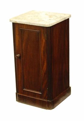 Appraisal: A Victorian mahogany pot cupboard with a detachable white marble