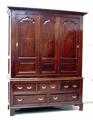 Appraisal: AN OAK LIVERY CUPBOARD the upper section with moulded cornice